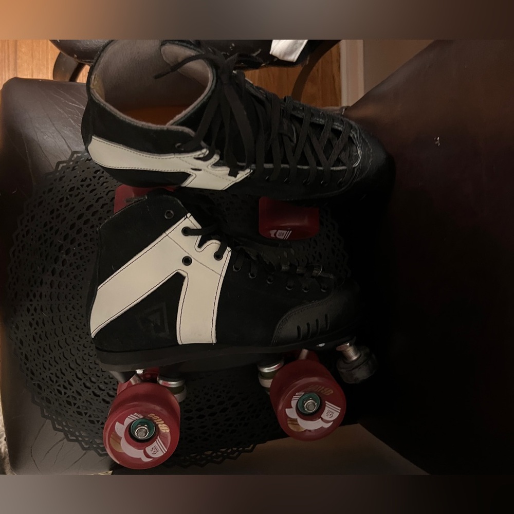 Antik Black and White Professional Men's Roller Skate - Classic Mid -Top - Picture 6 of 8